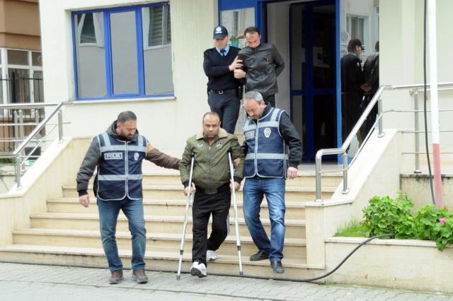 Polisi yüzünden yaralayan şüpheli adliyede