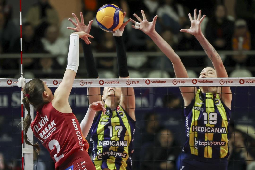 Galatasaray dan 5.5 yıl sonra tarihi zafer! Fenerbahçe yi İlkin Aydın ın müthiş oyunuyla mağlup ettiler 3