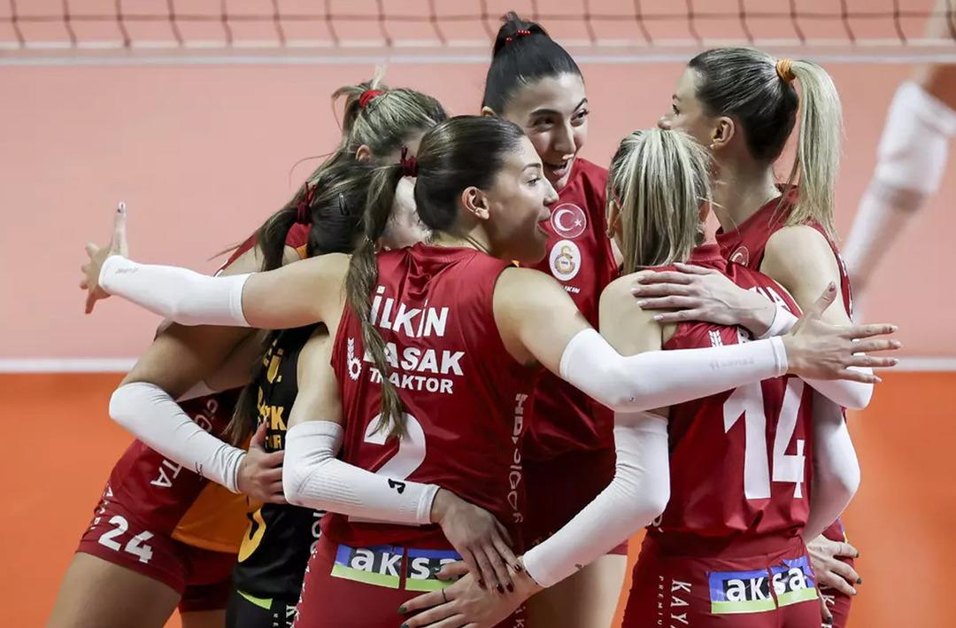 Boykot çağrısı yapmıştı! Galatasaray kaptanı İlkin Aydın dan Fenerbahçe maçı öncesi dikkat çeken hareket... O pankartı tutmadı 4