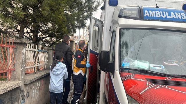 Sivas'ta kermeste kek ve kurabiye yiyen 13 öğrenci zehirlendi