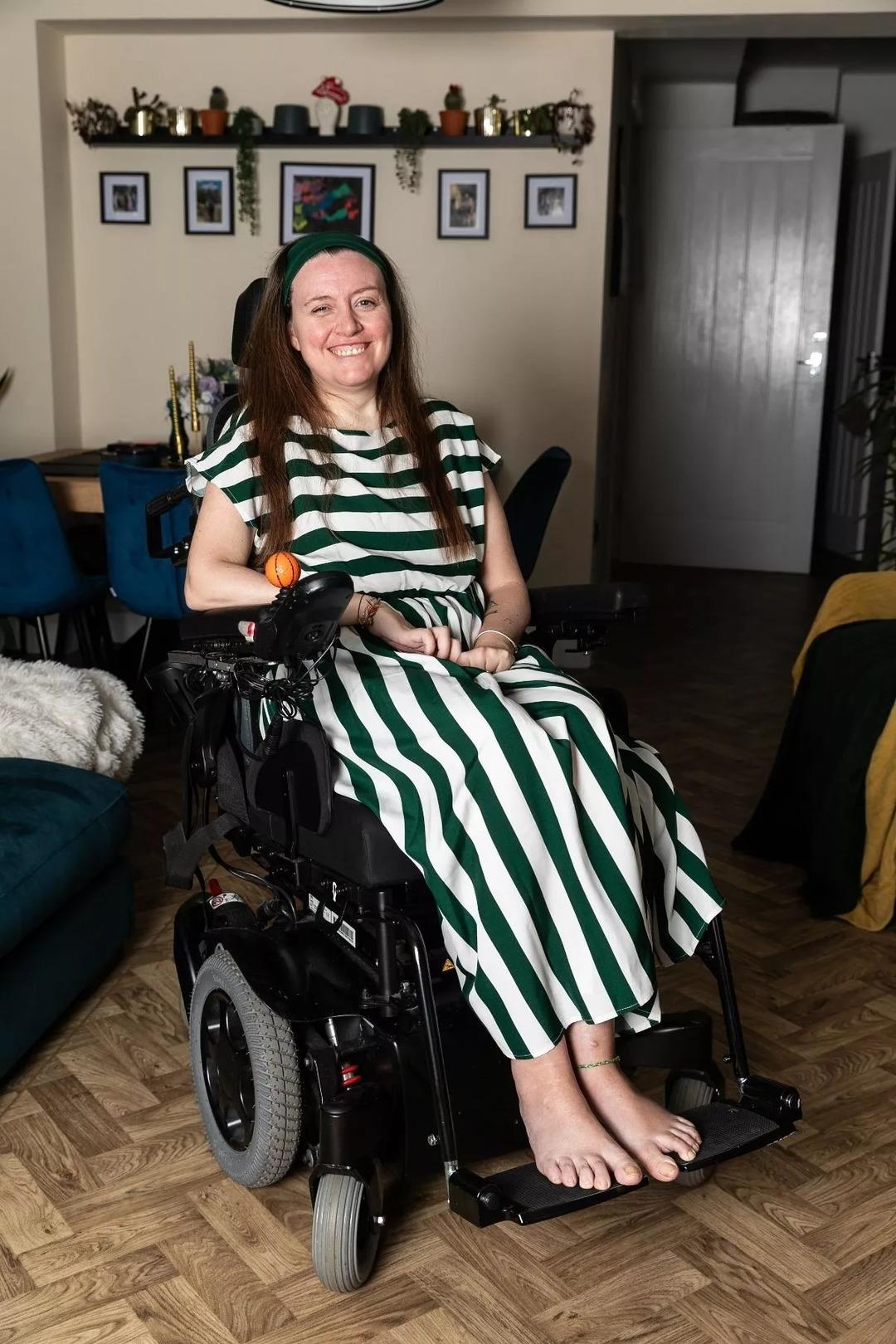 Hastalık yüzünden sesini kaybetti! Kocasına küfür edebilmek için bakın ne yaptı!  2