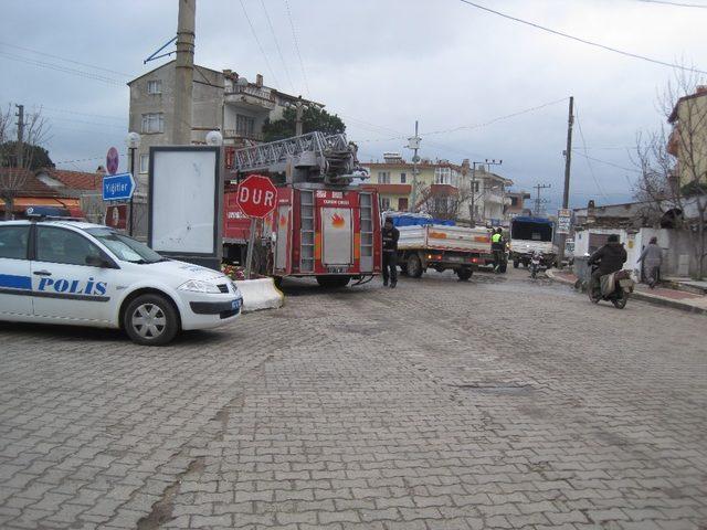 Bayramiç’te otomobil ile motosiklet çarpıştı, 1 yaralı