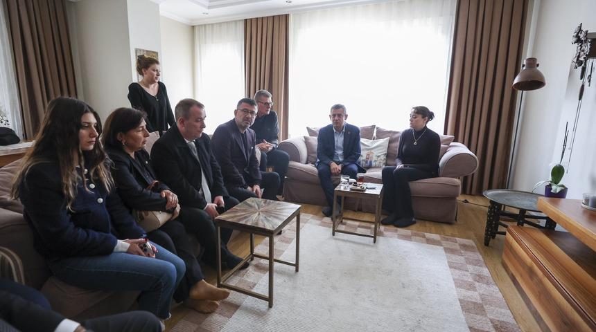 CHP Genel Başkanı Özel, Minguzzi ailesine taziye ziyaretinde bulundu