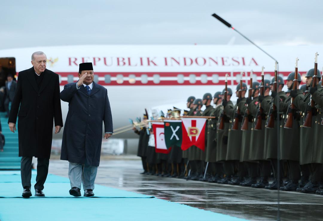 AA-20250409-37581696-37581693-CUMHURBASKANI_ERDOGAN_ENDONEZYA_CUMHURBASKANI_SUBIANTOYU_HAVALIMANINDA_KARSILADI