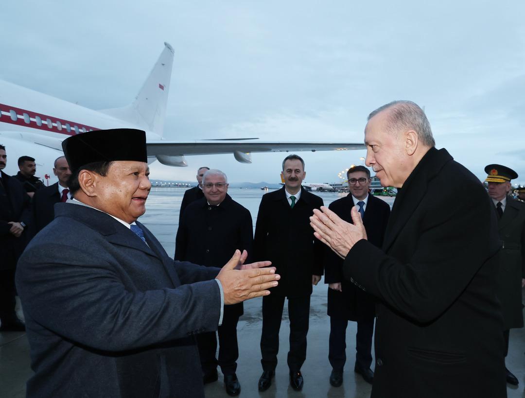 AA-20250409-37581696-37581695-CUMHURBASKANI_ERDOGAN_ENDONEZYA_CUMHURBASKANI_SUBIANTOYU_HAVALIMANINDA_KARSILADI