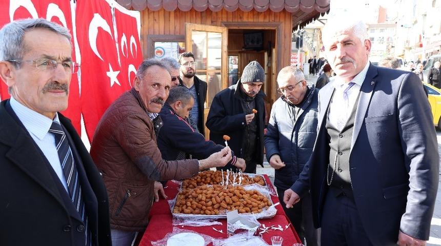 MHP G&uuml;m&uuml;şhane&rsquo;de Afrin şehitleri i&ccedil;in lokma dağıttı