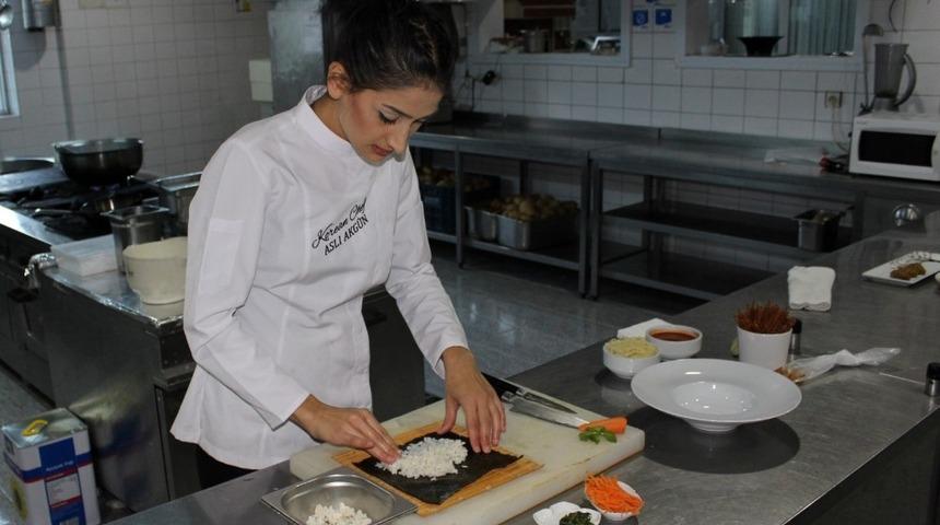 21 yaşındaki gen&ccedil;, Kore Mutfağına şef aş&ccedil;ı oldu