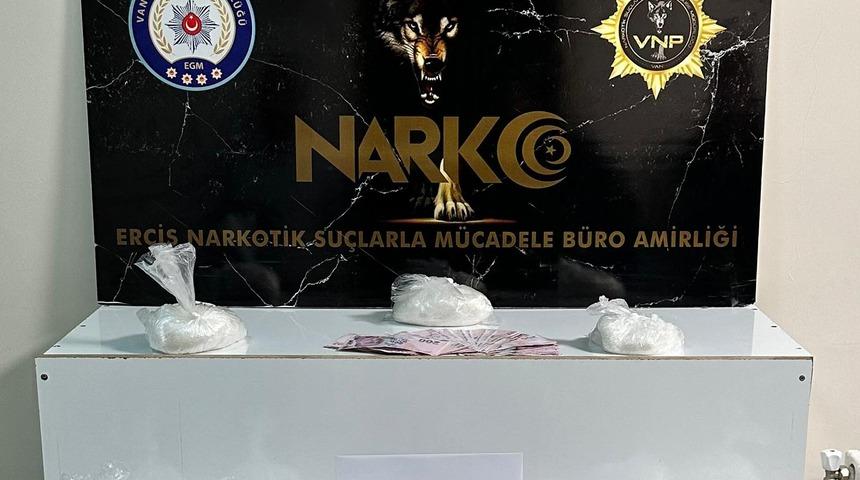 Van'da 3 kilo 294 gram sentetik uyuşturucu ele geçirildi