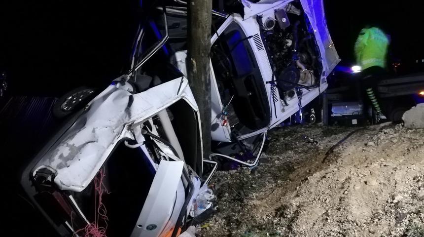 Malatya'da otomobilin devrilmesi sonucu 1 kişi &ouml;ld&uuml;, 2 kişi yaralandı