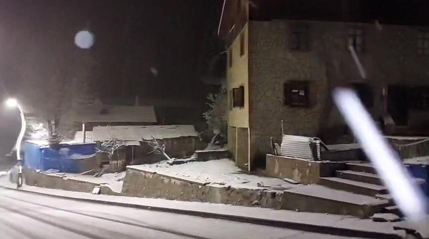 Ayder Yaylası'nda kar etkili oldu! 