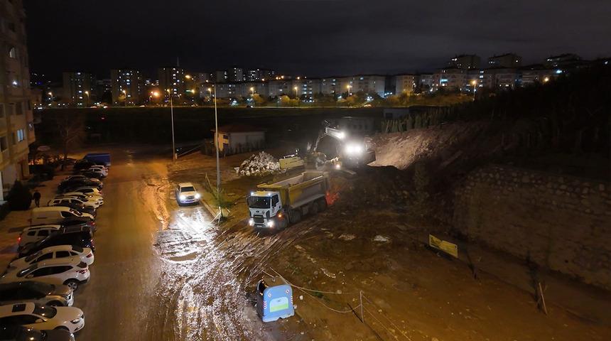 Ankara'da yağmur sonrası istinat duvarı çöktü! Yürüyüş yoluna denk geldi