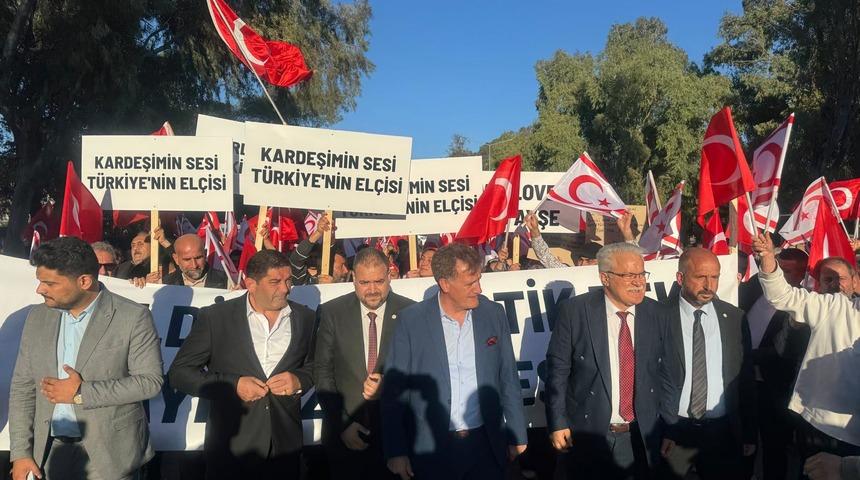KKTC'de "Anavatana Saygı, Vefa'ya Çağrı" yürüyüşü yapıldı