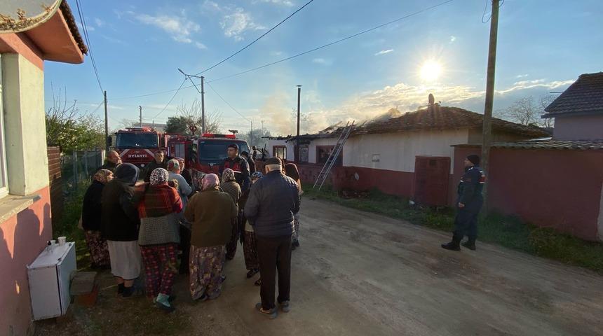 Çanakkale'de ev yangınında 1 kişi hayatını kaybetti