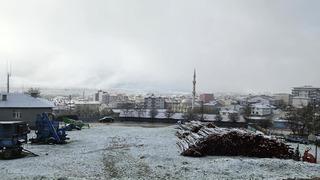 Adana'ya nisanda kar yağdı