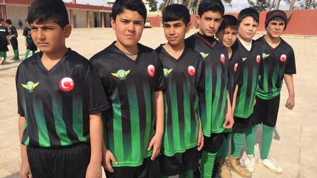 Teleset Mobilya Akhisarspor'dan Suriyeli çocuklara forma desteği