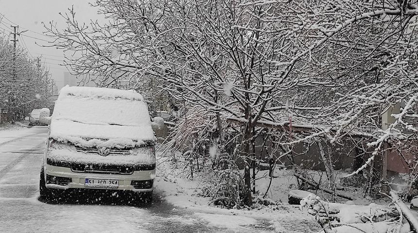 Niğde'de kar etkili oluyor