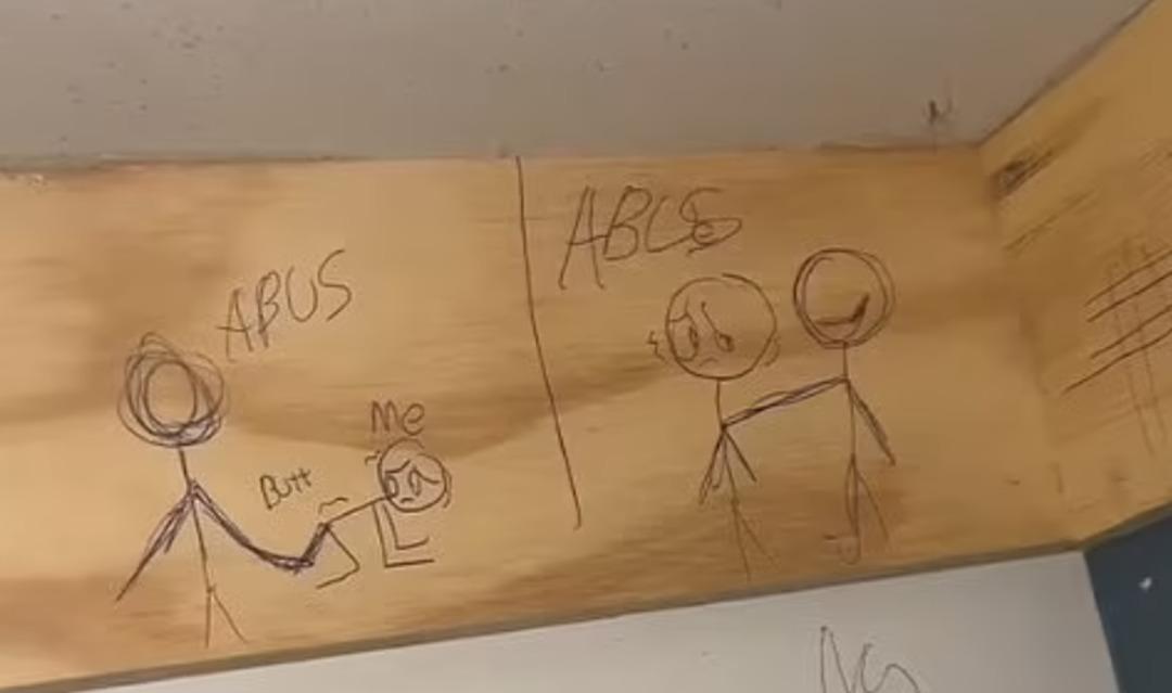 Otel odasında korkunç mesaj! O çizimleri gören genç kadın ne yapacağını bilemedi! Hemen polise haber verdi... 2