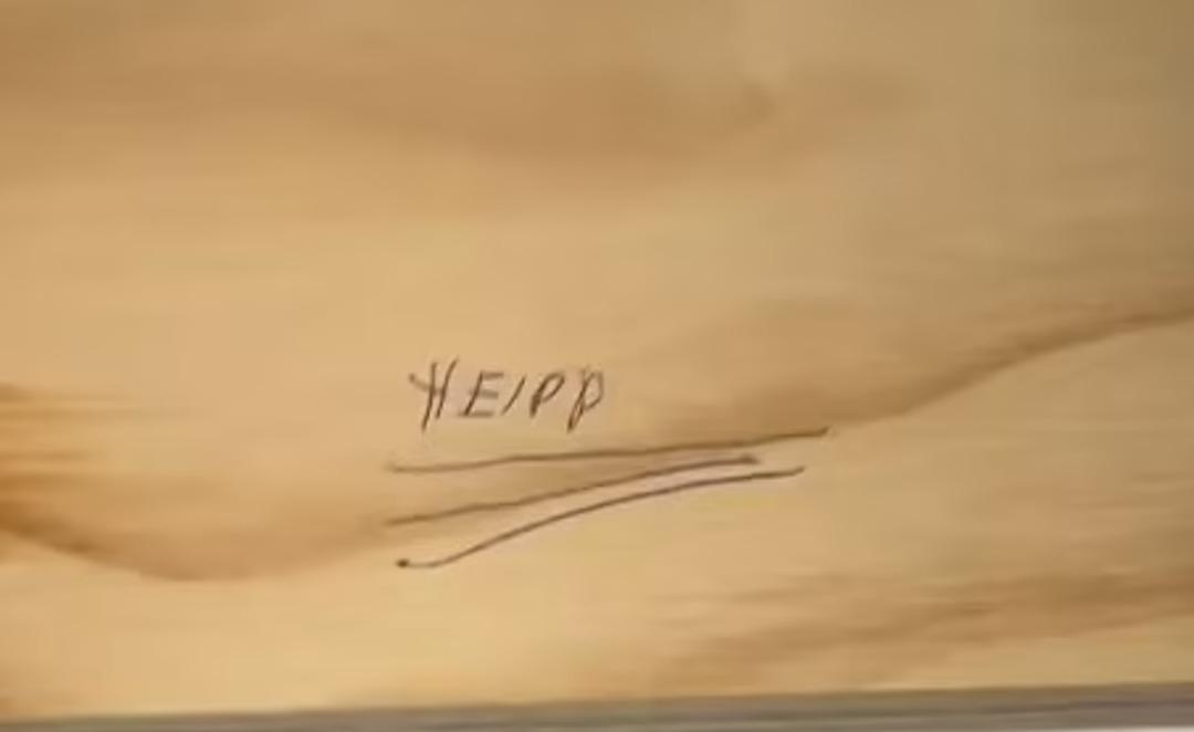 Otel odasında korkunç mesaj! O çizimleri gören genç kadın ne yapacağını bilemedi! Hemen polise haber verdi... 3