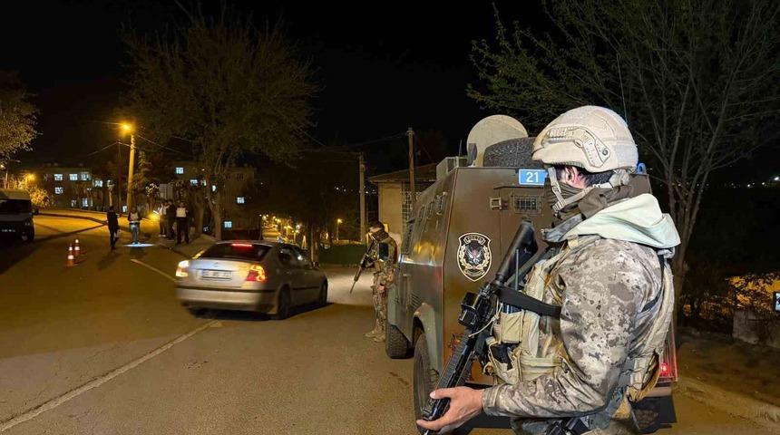 300 polis katıldı! Diyarbakır’da  ’narko hançer’ uygulaması