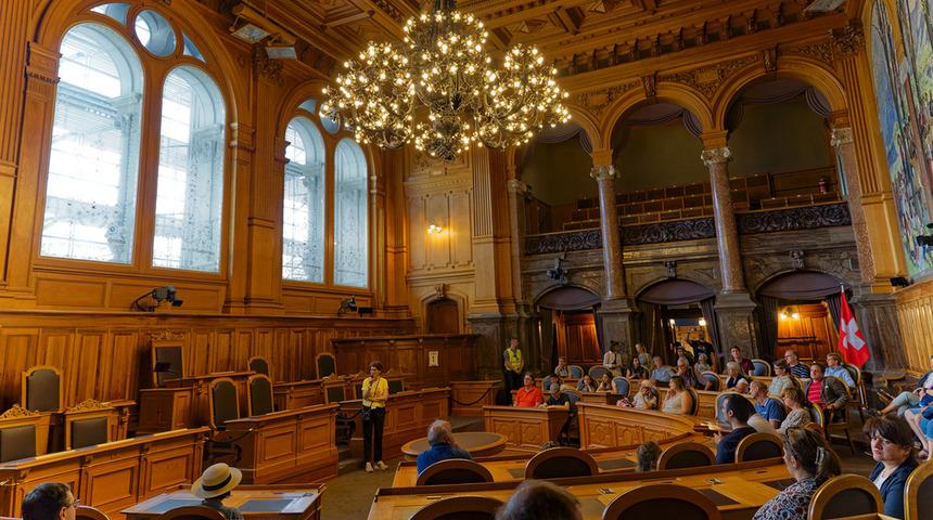 O ülkenin belediyesinde tansiyon yükseldi... Talepleri reddedilince iki meclis üyesi istifasını verdi: "Suç ortağı olmamak için..."