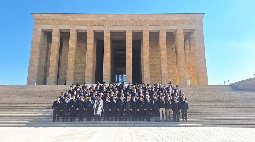 Emniyet teşkilatı Anıtkabir'i ziyaret etti