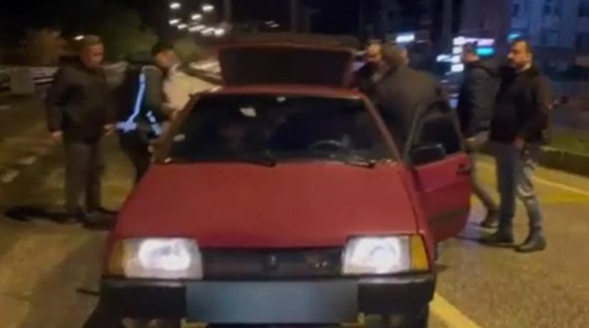 Otomobilde 6 kaçak göçmen yakalandı