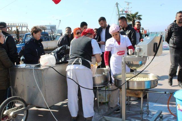 Ayvalık’ta CHP’li gençlerden Afrin Şehitleri için lokma hayrı