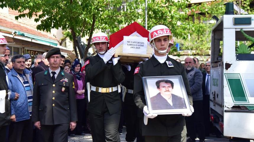 Hayatını kaybeden Kıbrıs Gazisi askeri törenle son yolculuğuna uğurlandı