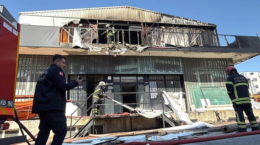 Kocaeli'de iş yerinde çıkan yangında 1 kişi dumandan etkilendi