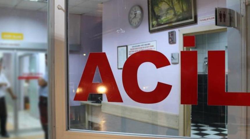 Tekirdağ&rsquo;da ref&uuml;je &ccedil;ıkan otomobil ağaca &ccedil;arptı: 3 yaralı