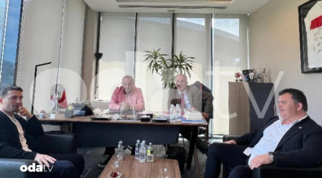 Mert Hakan Yandaş ın TFF nin Riva Tesisleri nde yöneticilerle çay içtiği fotoğraf sızdırıldı, ortalık karıştı! Galatasaraylı taraftarlar sosyal medyayı yangın yerine çevirdi 2