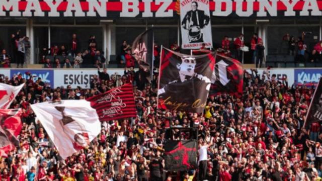 Sonunda bu da oldu, Adana Demirspor sahadan çekildi! Bursaspor’u Eskişehirspor’u hatırlayalım