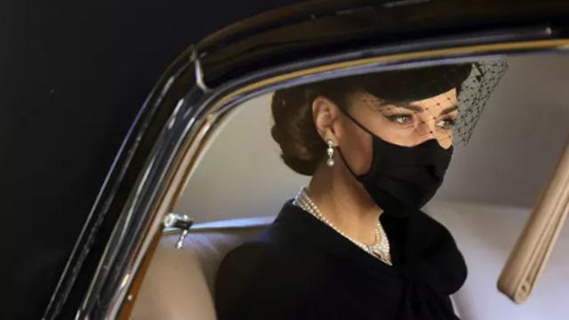  Oğlak burcu Kate Middleton'a siyah renk neden bu kadar yakışıyor?