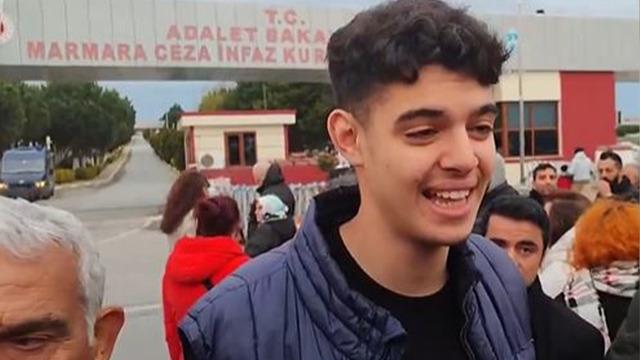 Berkay Gezgin'den tahliye sonrası ilk açıklama! İmamoğlu için de mesaj verdi: 'Ekrem Başkanı da çıkartacağız'