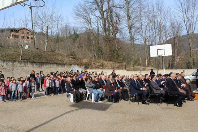 &Uuml;nye Erenyurt İlkokuluna k&uuml;t&uuml;phane 1
