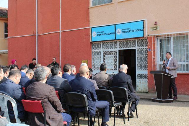 &Uuml;nye Erenyurt İlkokuluna k&uuml;t&uuml;phane 2