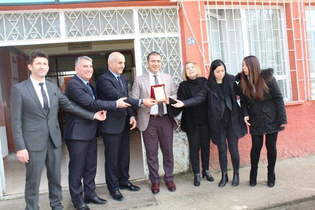 &Uuml;nye Erenyurt İlkokuluna k&uuml;t&uuml;phane 3