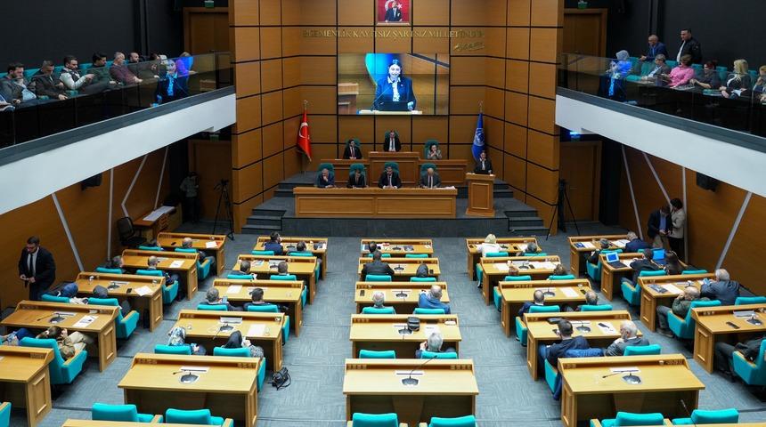 Üsküdar Belediye Meclisinde AK Parti ve MHP'li üyeler salonu terk etti