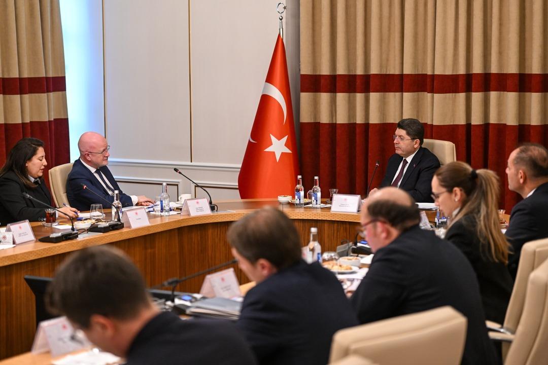 AA-20250410-37593947-37593944-ADALET_BAKANI_YILMAZ_TUNC_AVRUPA_ISKENCENIN_ONLENMESI_KOMITESI_BASKANI_MITCHELL_ILE_GORUSTU