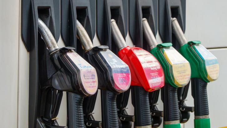 Akaryakıt tabelası bugün yeniden değişti ama peş peşe indirimlerin ardından bu kez zam geliyor! Araç sahipleri şikayetçi... (11 Nisan 2025 güncel akaryakıt fiyatları) G1