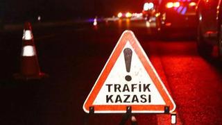 Otomobilin aynasına çarpan motosiklet park halindeki aracın altına girdi: 1 yaralı