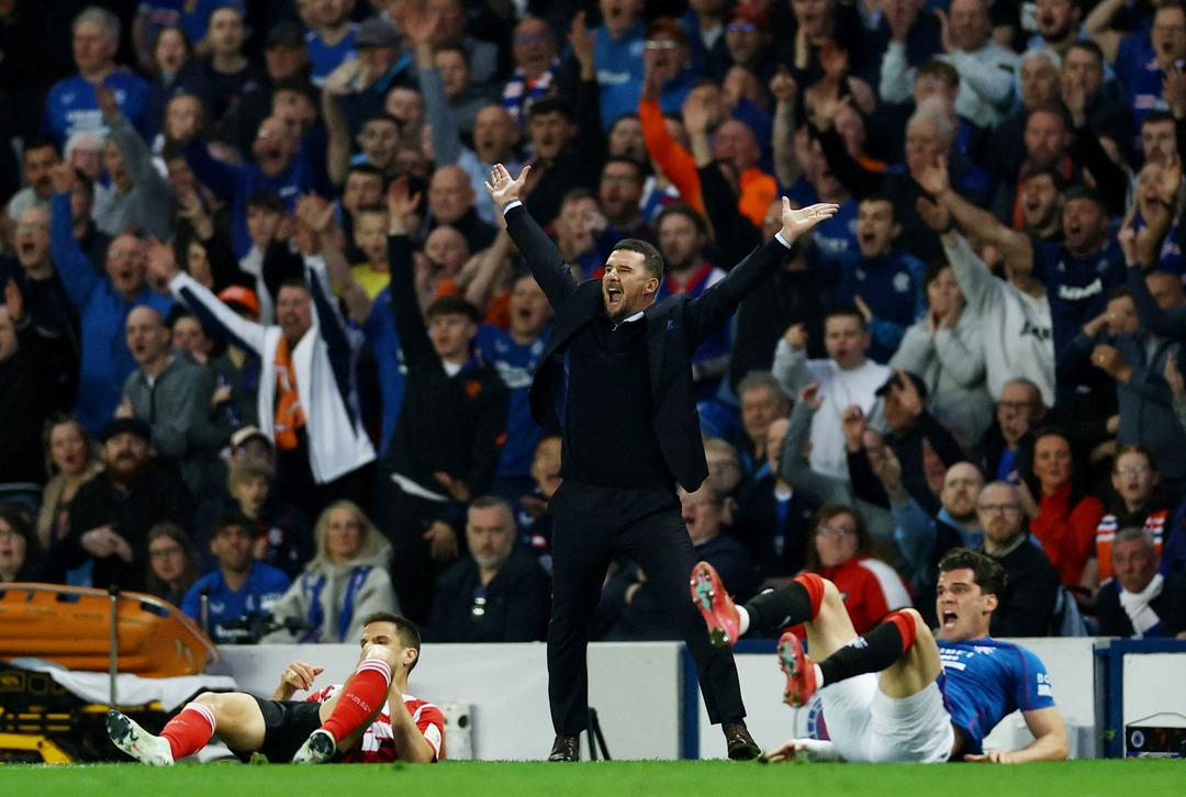 Böyle bir maç 40 yılda bir oynanır! Fenerbahçe yi elemişlerdi, başlarına gelmeyen kalmadı... Rangers-Athletic Bilbao maçında inanılmaz son 2