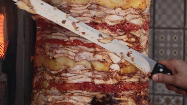 Tavuk döner skandalı: “Yasaklanmalı” uyarısı geldi! Kitlesel zehirlenme riskine karşı uzmanlar uyardı...