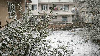 Kuraklıktan korkuyorlardı mucize yaşandı... Denizli’ye Nisan ayında kar yağdı!