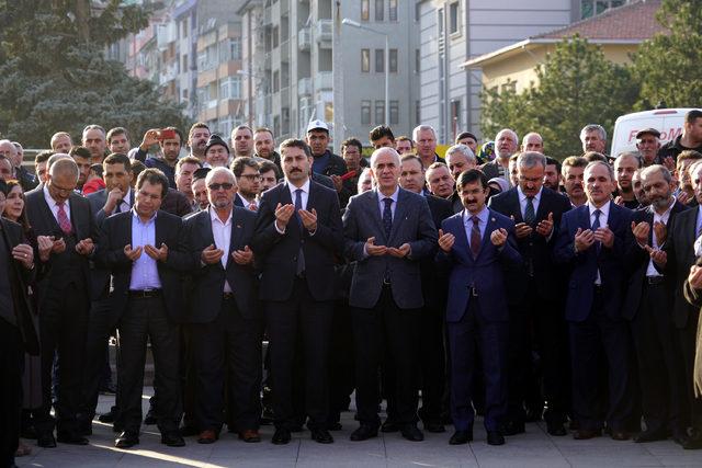 Tokatlı kadınlar Mehmetçik için atkı-bere ördü