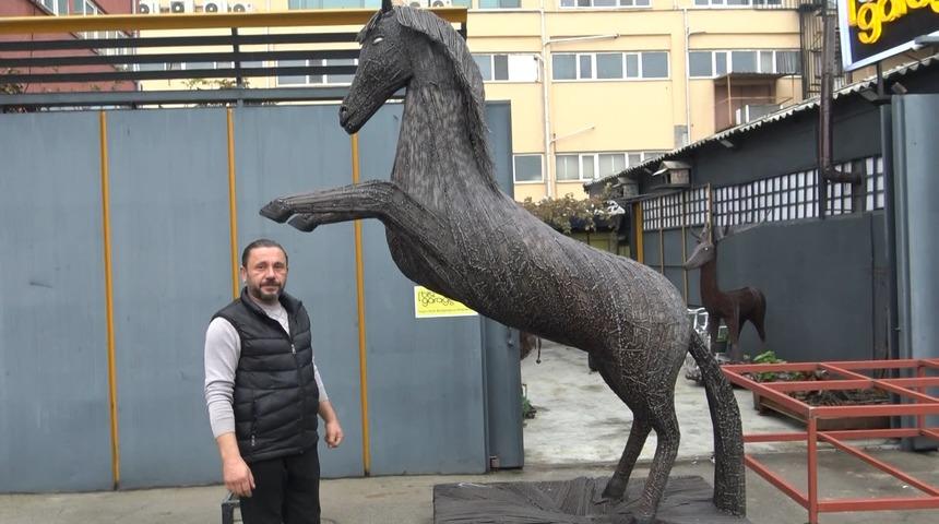 Avcılar'da demir ustası yaptıklarıyla herkesi şaşırtıyor