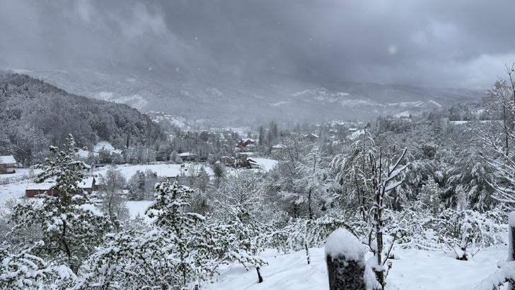 Ankara baharda kışı yaşıyor! Gören dönüp dönüp tarihe bakıyor: Başkent, Nisan ayında karla kaplandı...  G1
