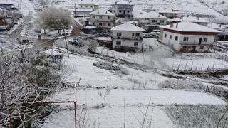 Gördes ve Selendi'ye nisanda kar sürprizi