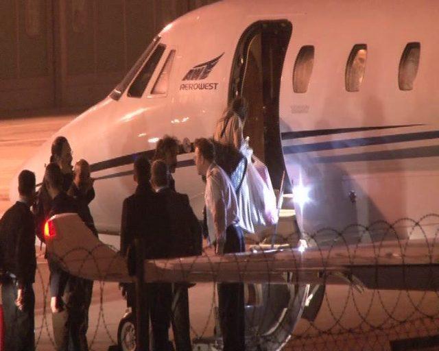 Gazeteci Deniz Yücel özel uçakla Almanya'ya gitti