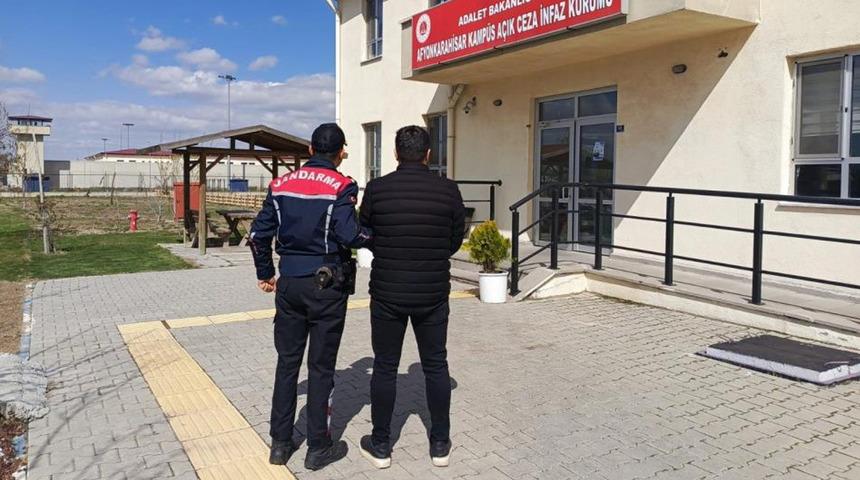 Uyuşturucu suçundan aranan şahsı jandarma yakaladı